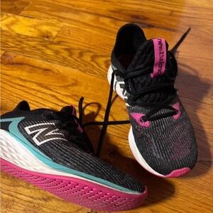 New Balance Women's Black and Pink Athletic Shoes